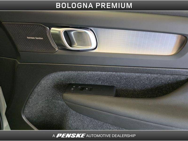Volvo XC40 B3 automatico Plus Dark