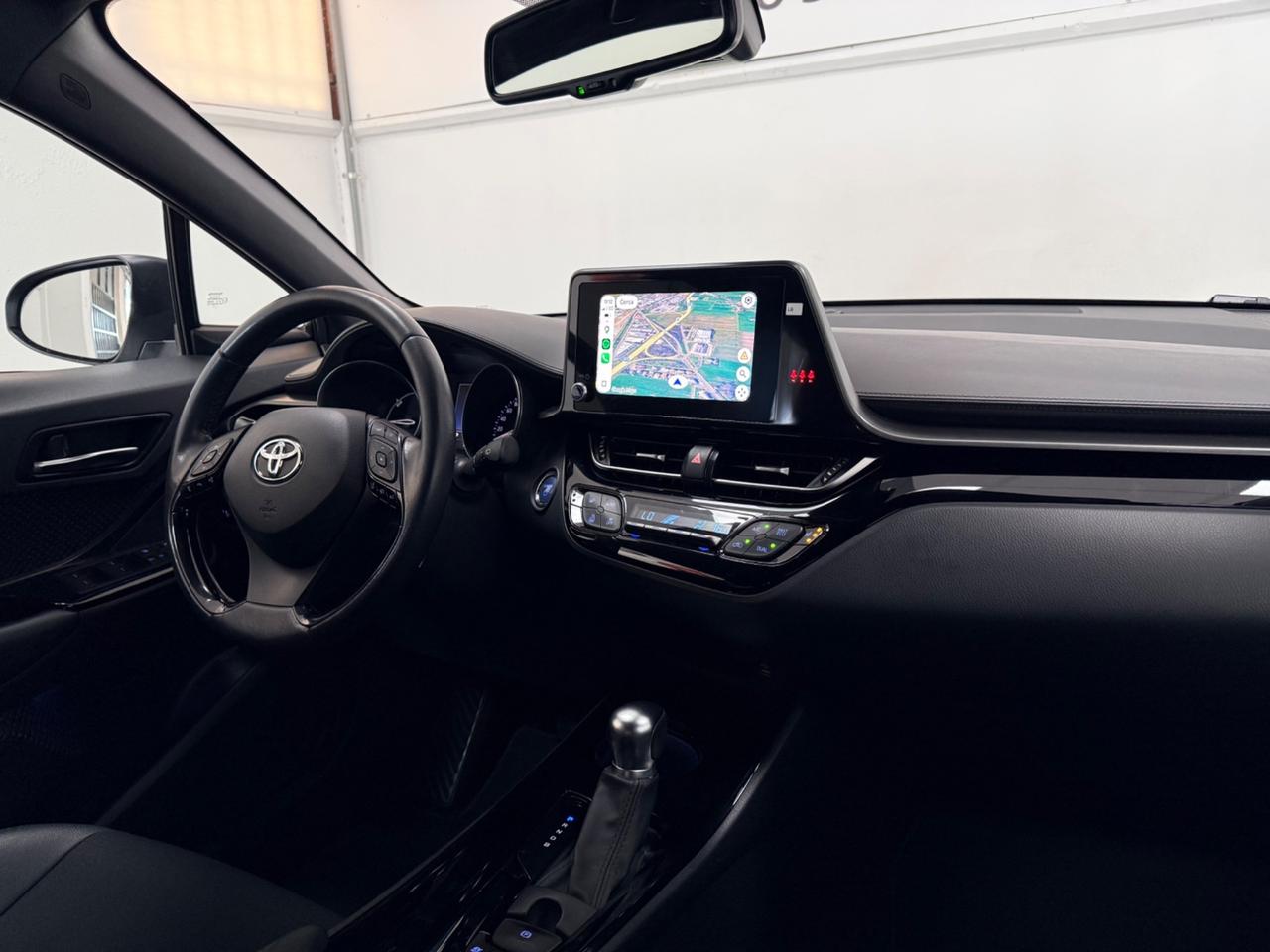 Toyota C-HR 1.8 Hybrid E-CVT 98cv Lounge 07/2022 Neopatentati