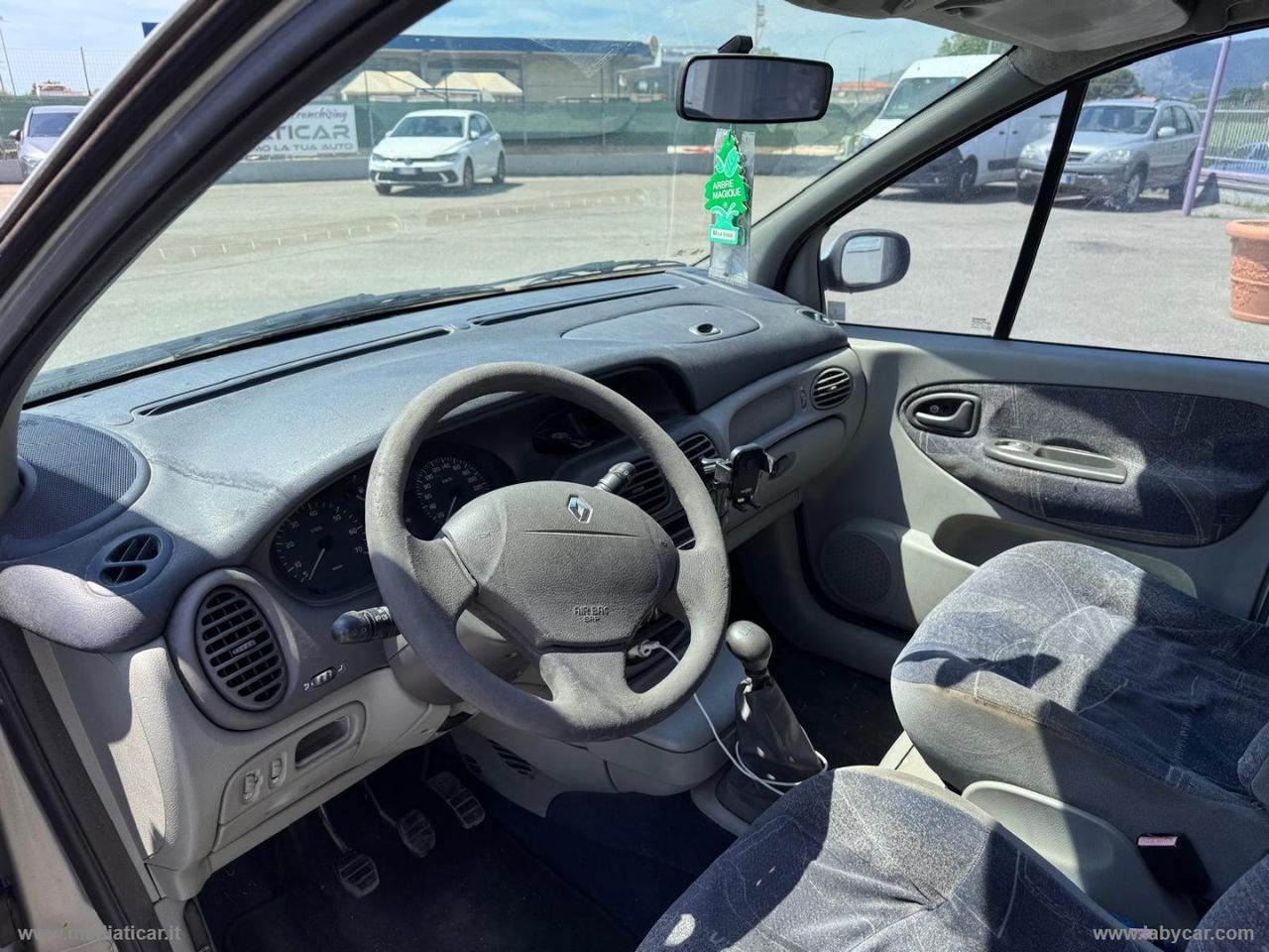 RENAULT Mégane Scénic 1.4 16V RXE