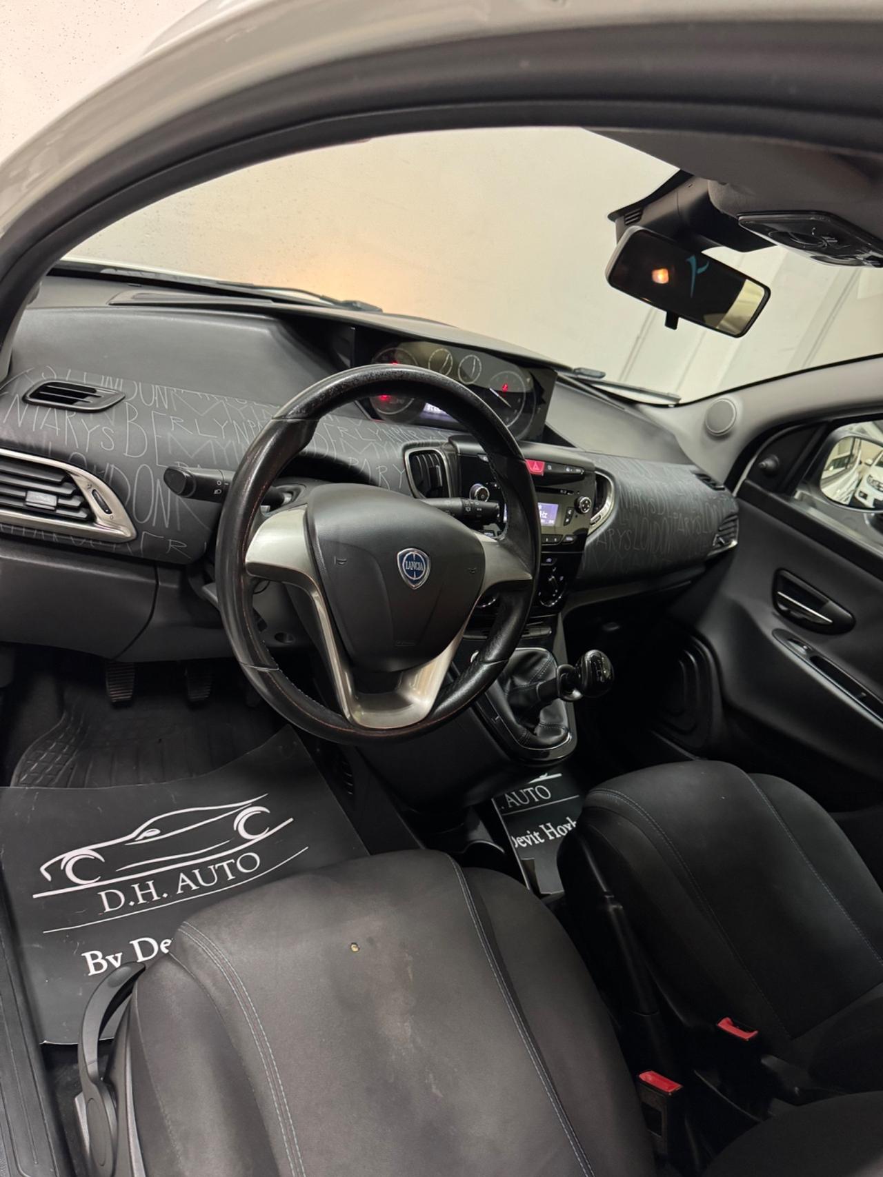 Lancia Ypsilon 1.2 69 CV 5 porte Platinum