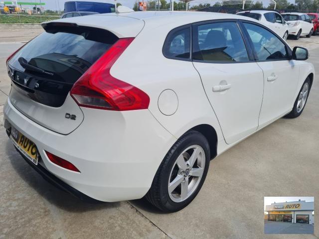 VOLVO V40 D2 1.6 DIESEL-ANNO 2014-Neopatentati