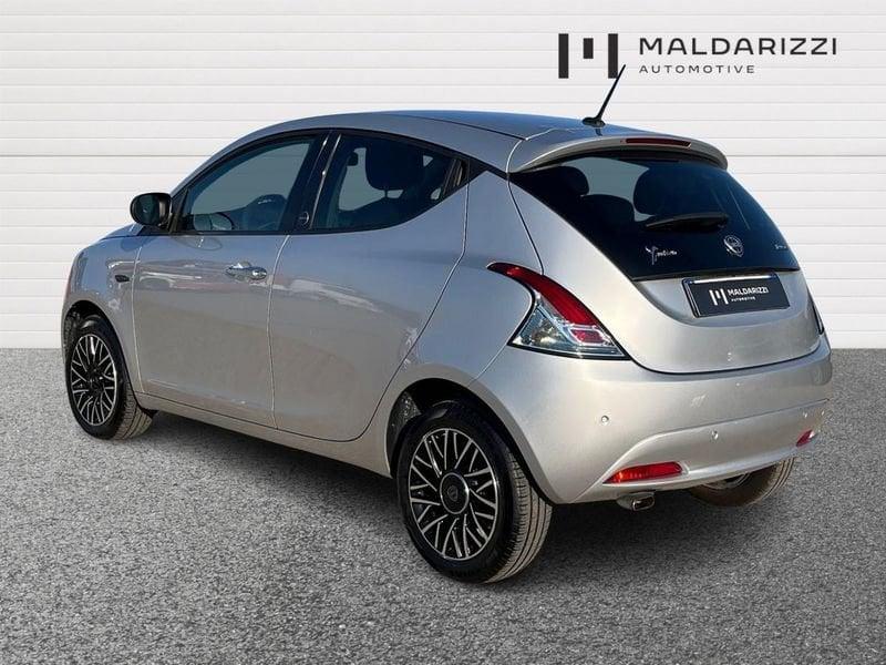 Lancia Ypsilon III 2015 1.0 firefly hybrid Gold s&s 70cv