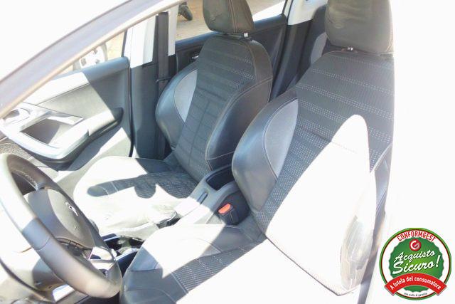 PEUGEOT 2008 1.6 e-HDi 92 CV Stop&Start Allure