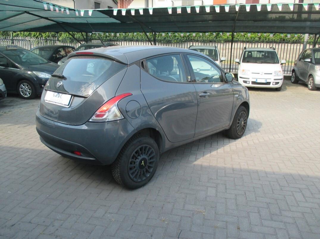Lancia Ypsilon 0.9 t.air Gold ecochic metano 80cv E6