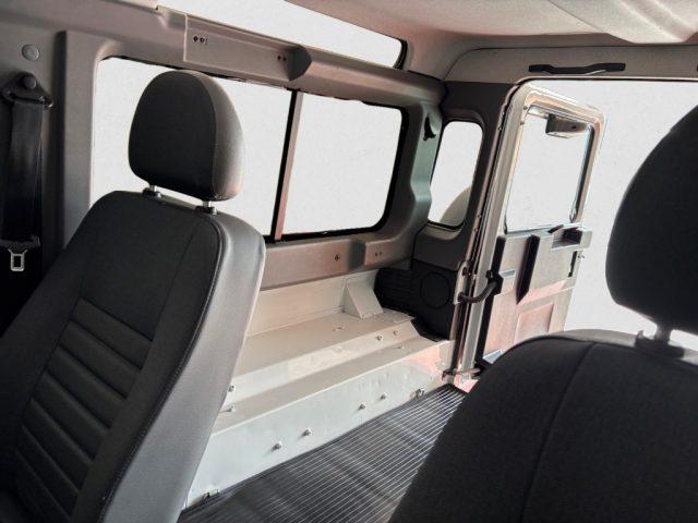 LAND ROVER Defender 90 2.2 TD4 Station Wagon N1
