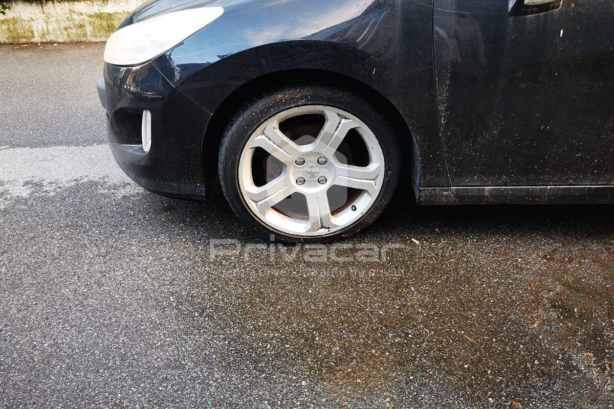 PEUGEOT 308 2.0 HDi 136CV CC aut. Féline