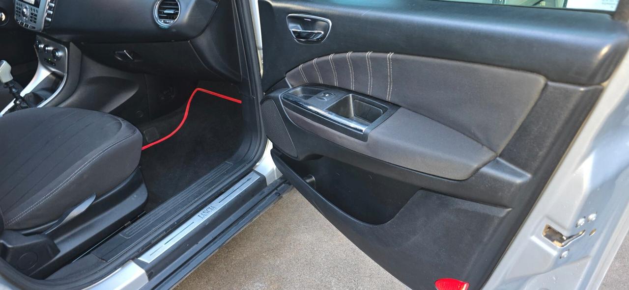 Lancia Delta 1.6 MJT DPF Silver