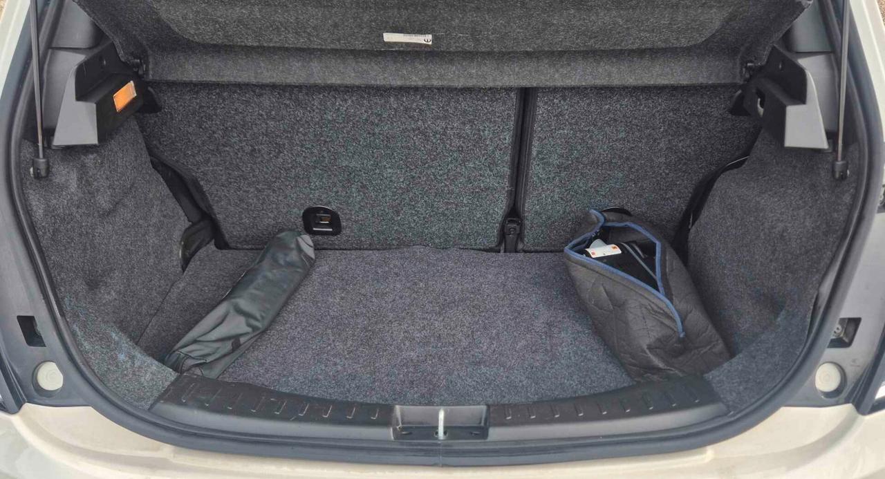 Lancia Ypsilon 1.2 69 CV 5 porte GPL Ecochic Gold casa madre