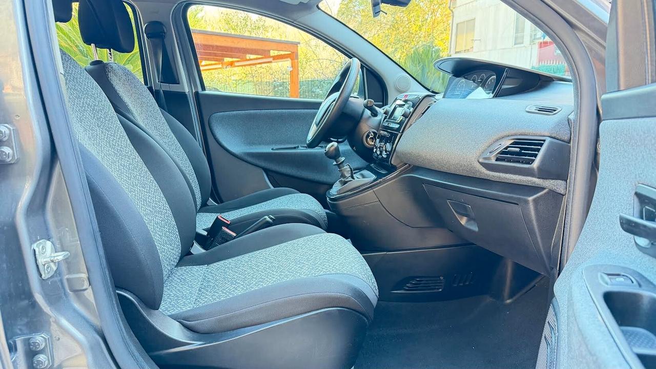 Lancia Ypsilon 1.0 FireFly 5 porte S&S Hybrid Ecochic A. Ferretti