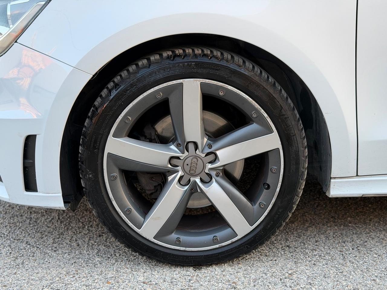 Audi a1 1.6 105cv sportback S-LINE