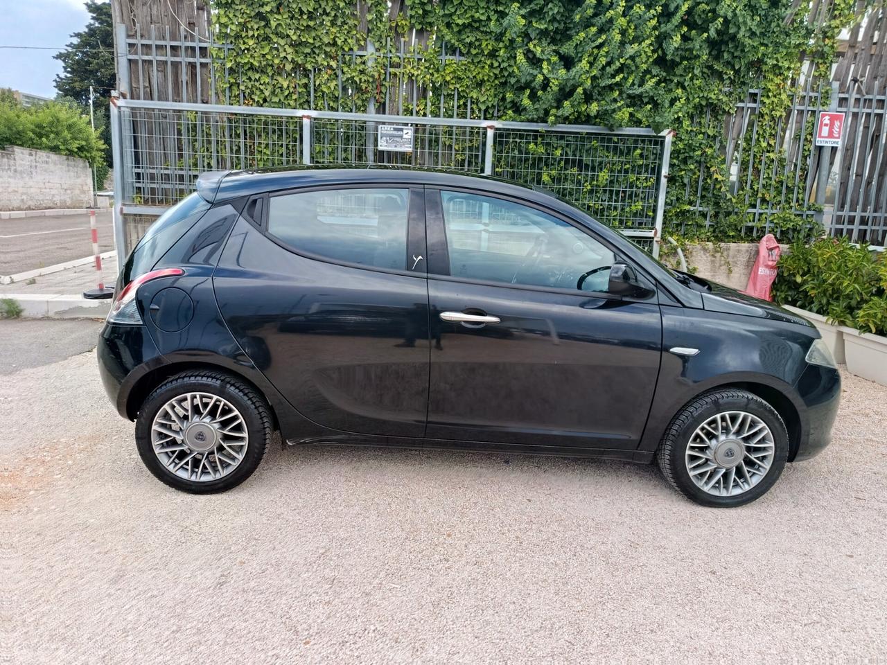 Lancia Ypsilon 1.3 MJT 16V 95 CV 5 porte S&S Platinum Tetto apribile