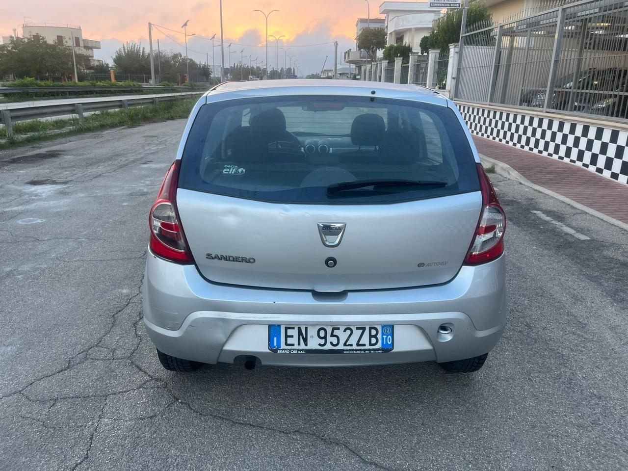 Dacia Sandero 1.2 16V GPL - 2012