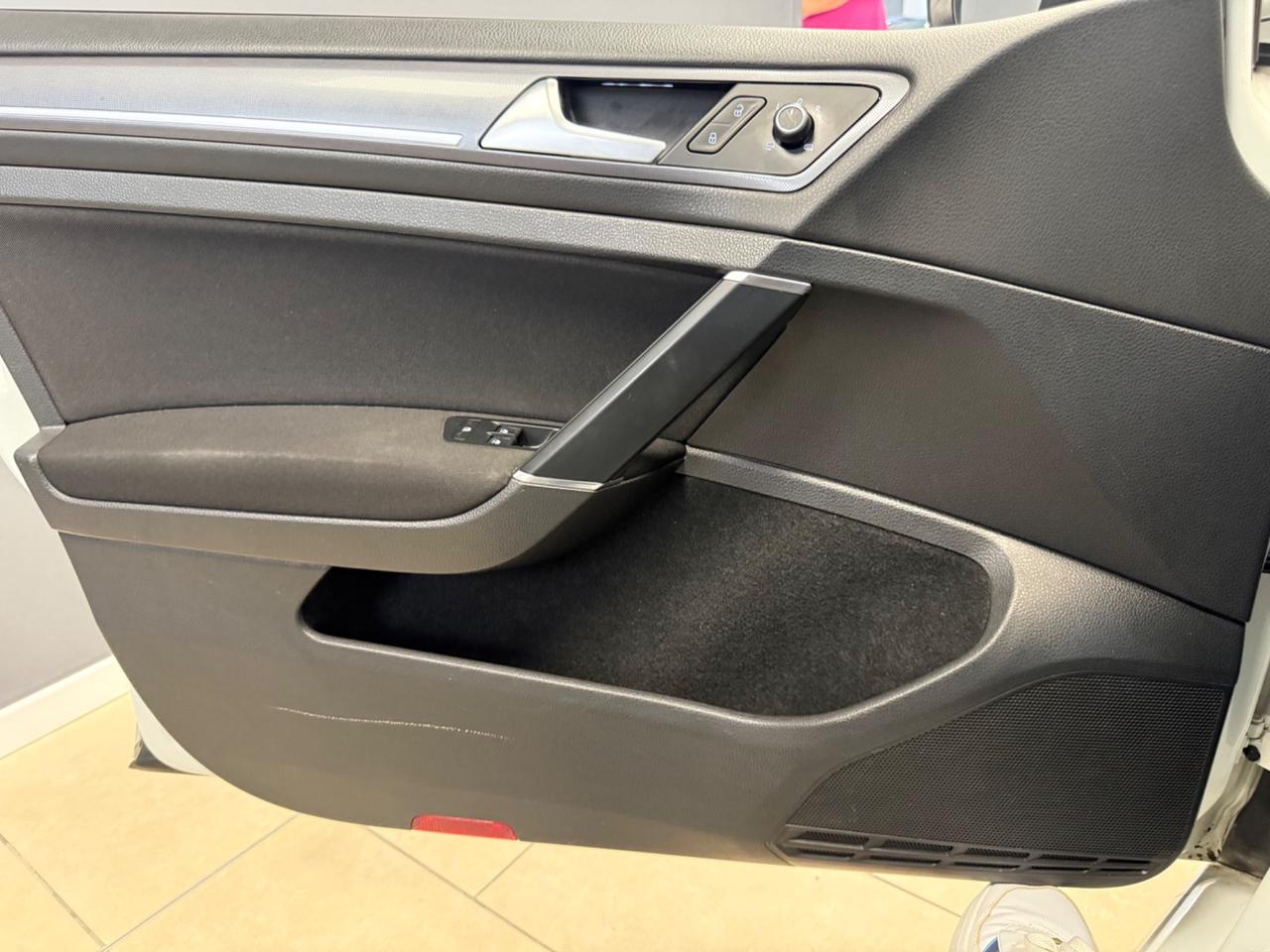 Volkswagen Golf 1.6 TDI 110 CV DSG 5p. Sport Edition R line