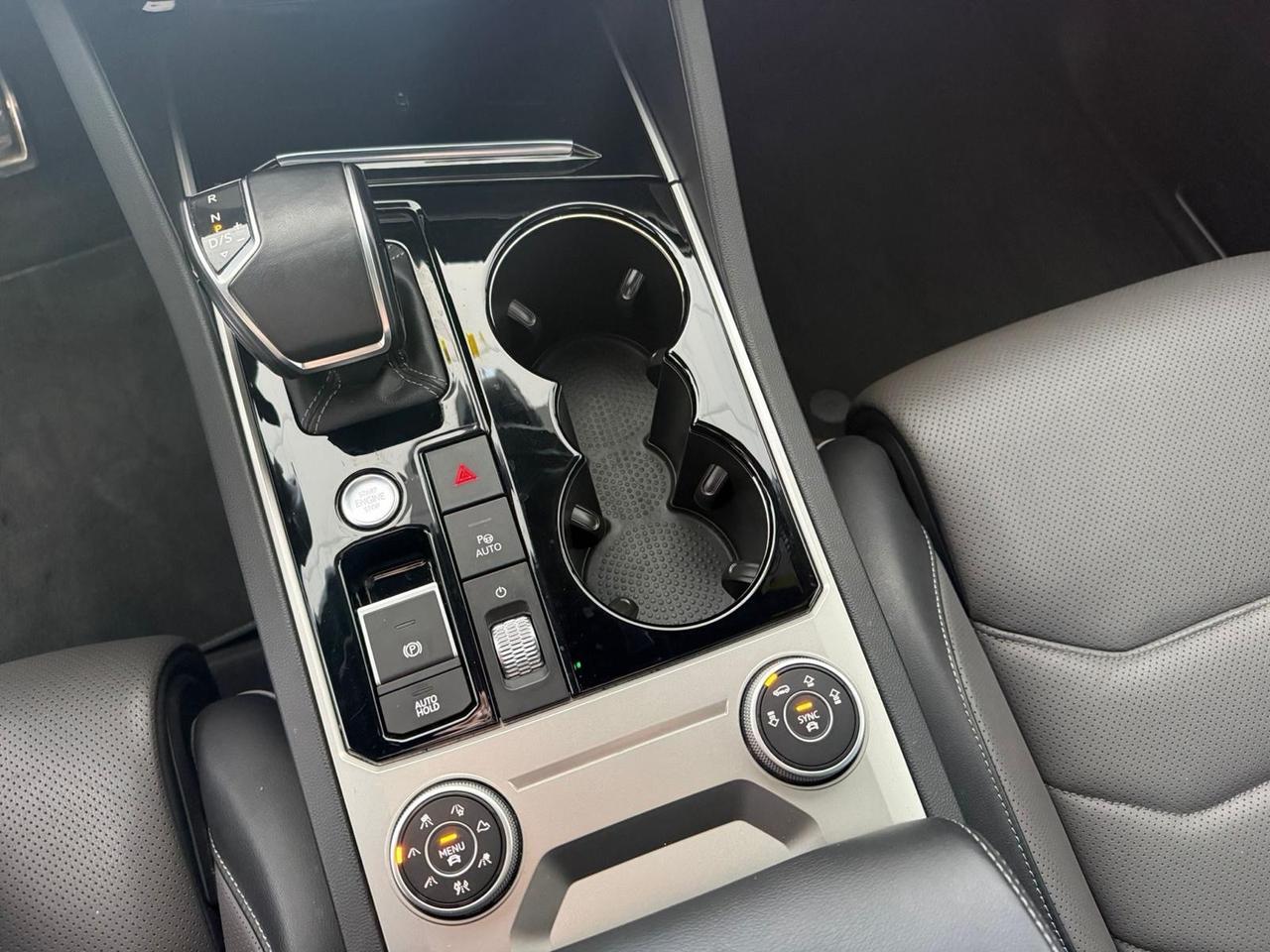 Volkswagen Touareg R-line 3.0 V6 TDI