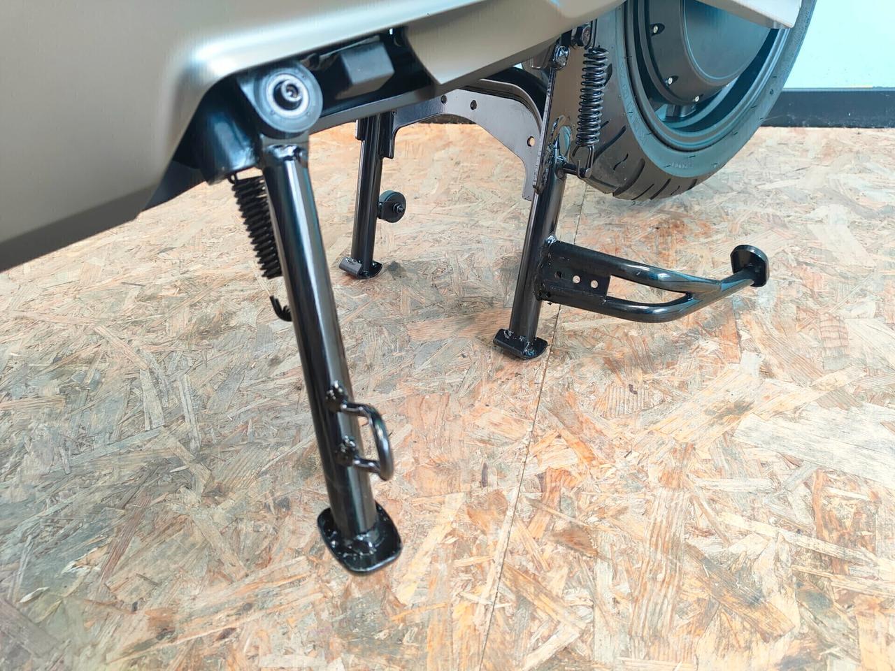 Nmoto NCF S : l'e-scooter che ti porta anche in autostrada