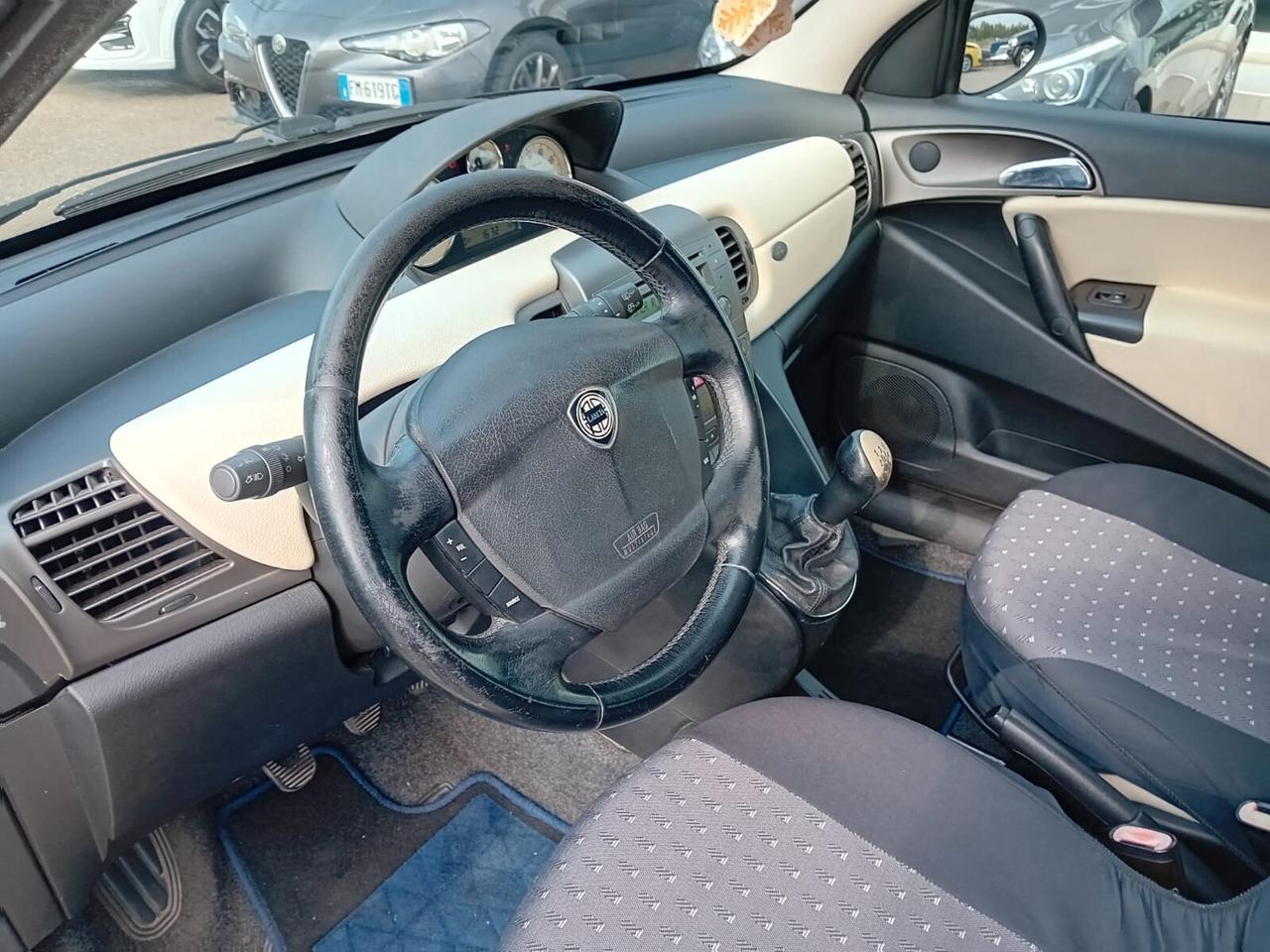 Lancia Ypsilon PER COMMERCIANTI