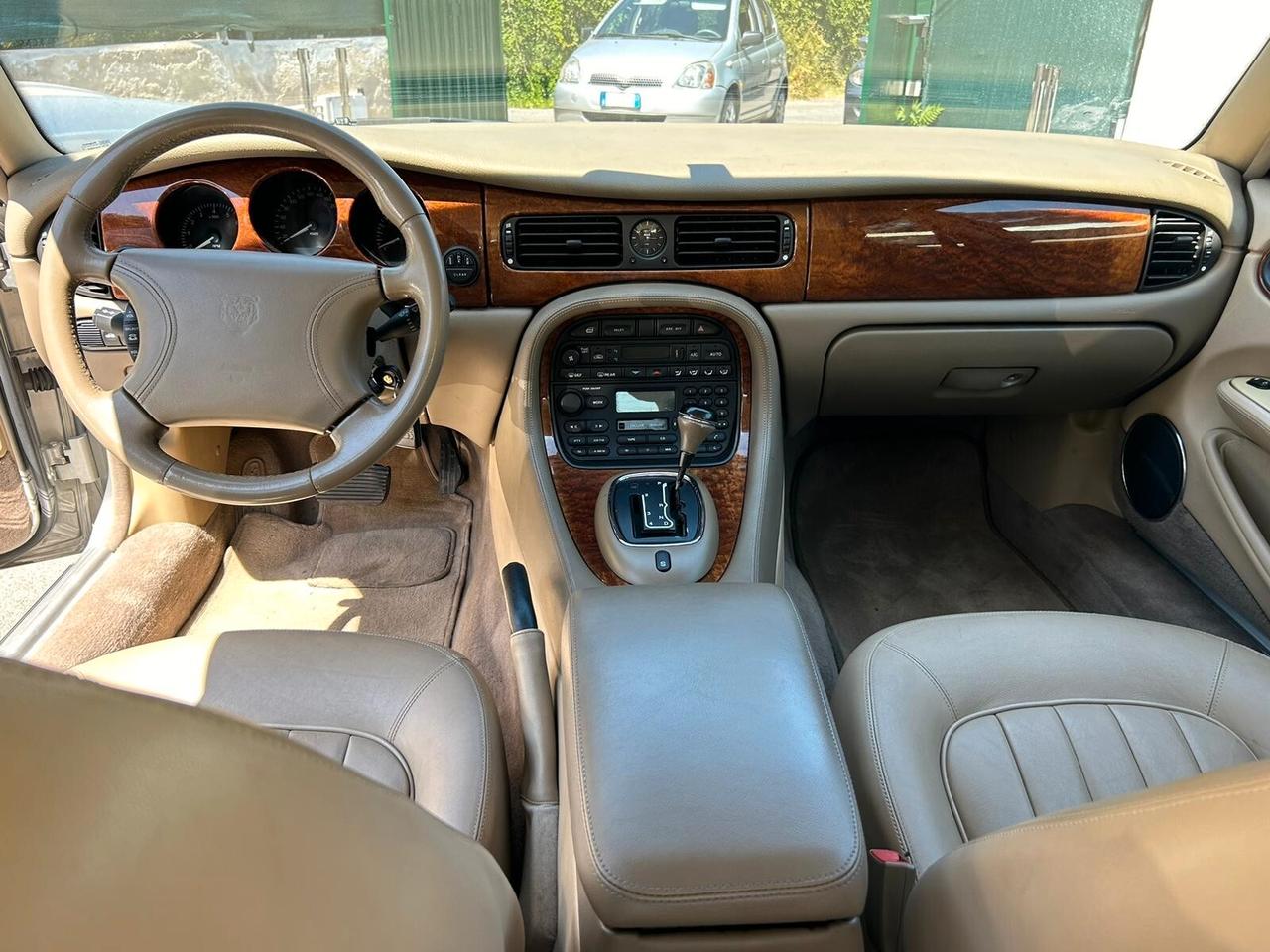 Jaguar XJ XJ8 3.2 cat