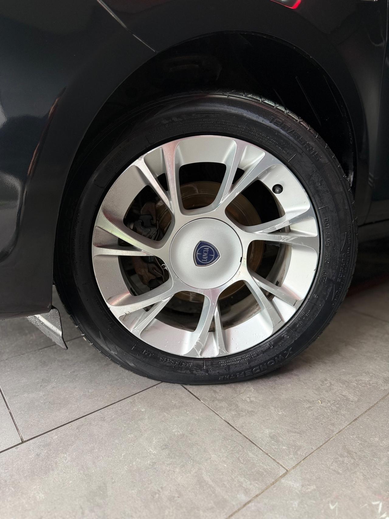 Lancia Ypsilon 1.2 69 CV Platinum 11/2014