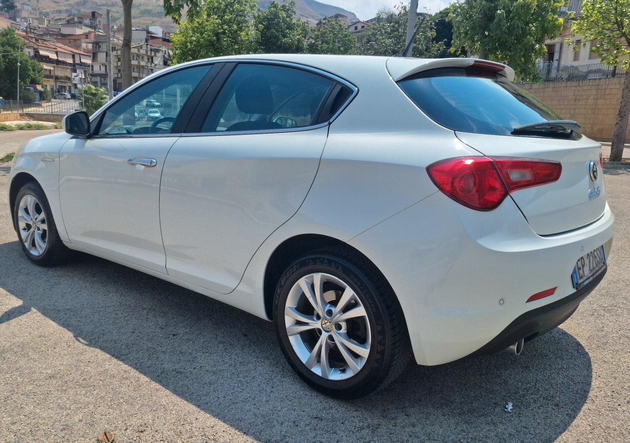 Alfa Romeo Giulietta 1.6 JTDm-2 105 CV Exclusive