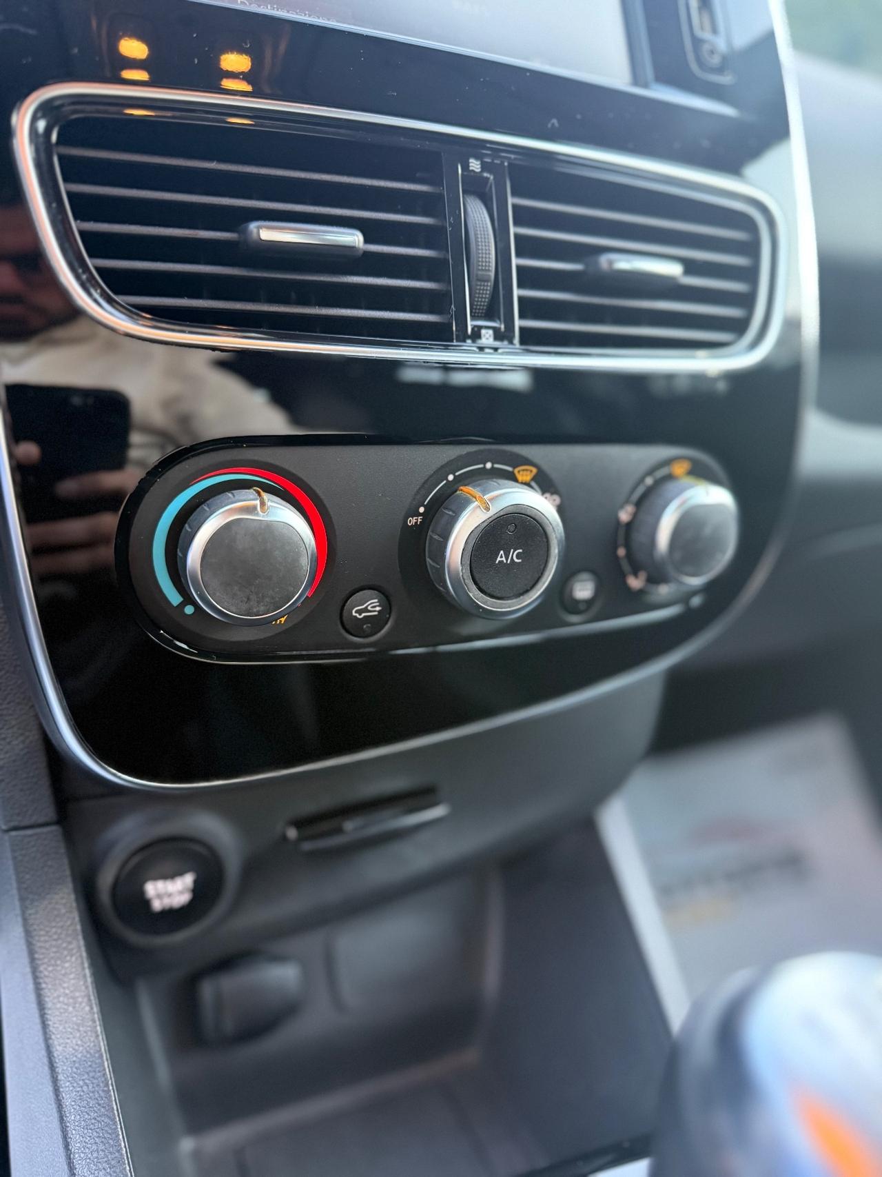 Renault Clio 1.5 dci SOLO 90.000KM - 2019