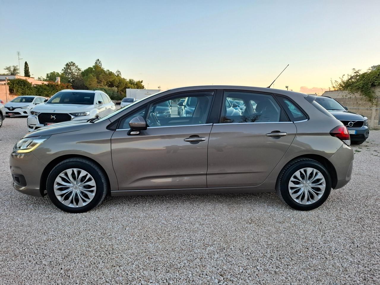 Citroen C4 1.6 HDi 90cv *NAVY-LED-PARK*