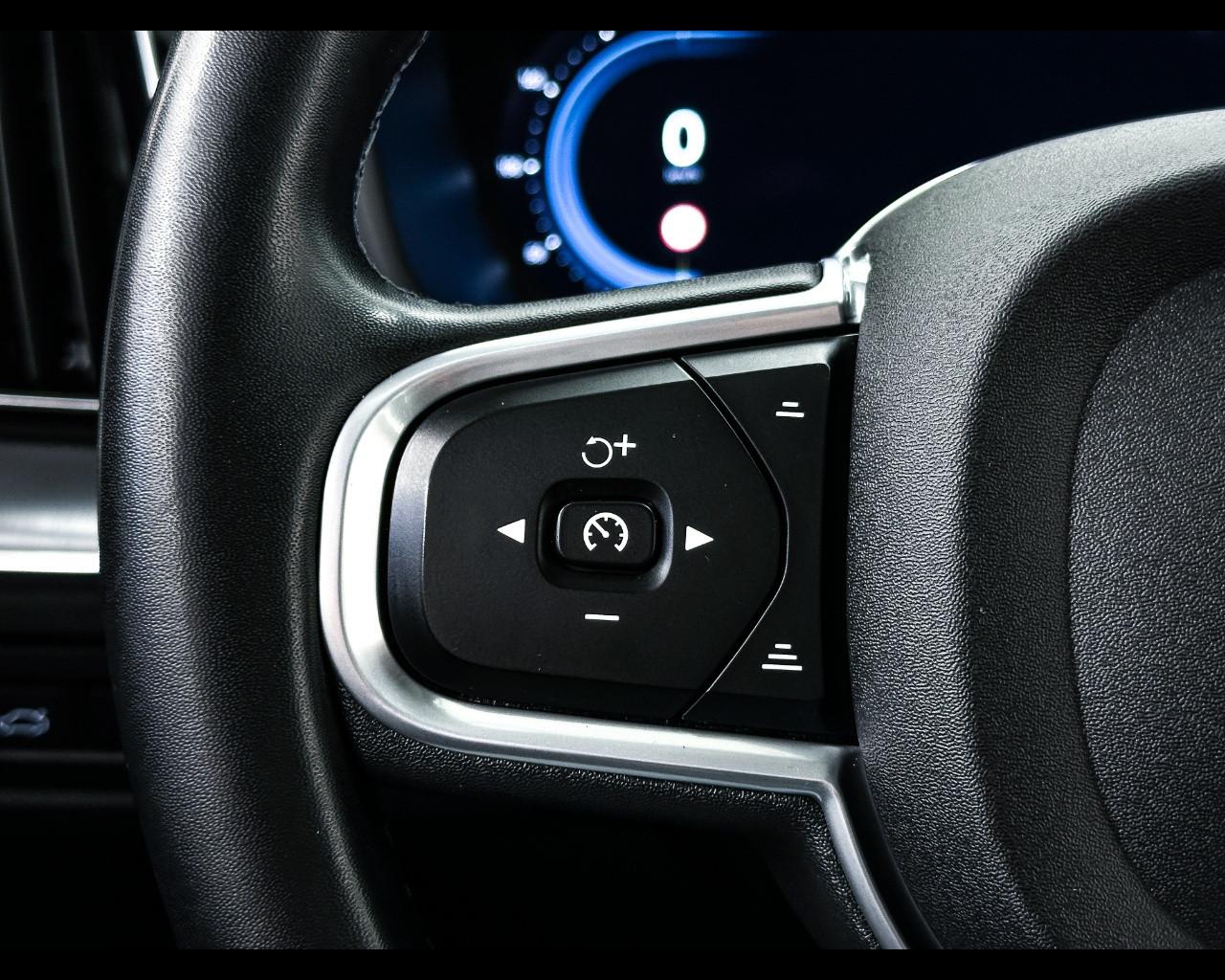 VOLVO XC60 (2017-->) - XC60 T6 Recharge Plug-in Hybrid AWD Inscription Expression