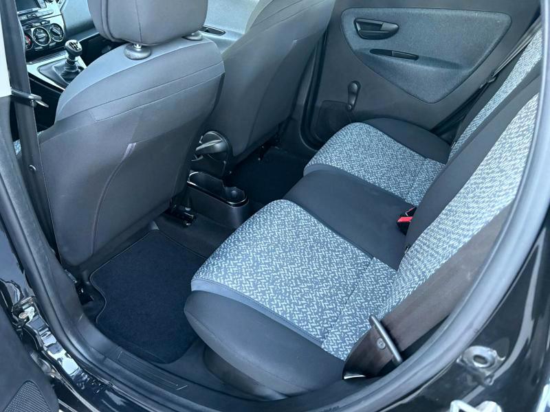 Lancia Ypsilon 1.0 firefly hybrid Gold s&s 70cv ADATTA NEOPATENTATI