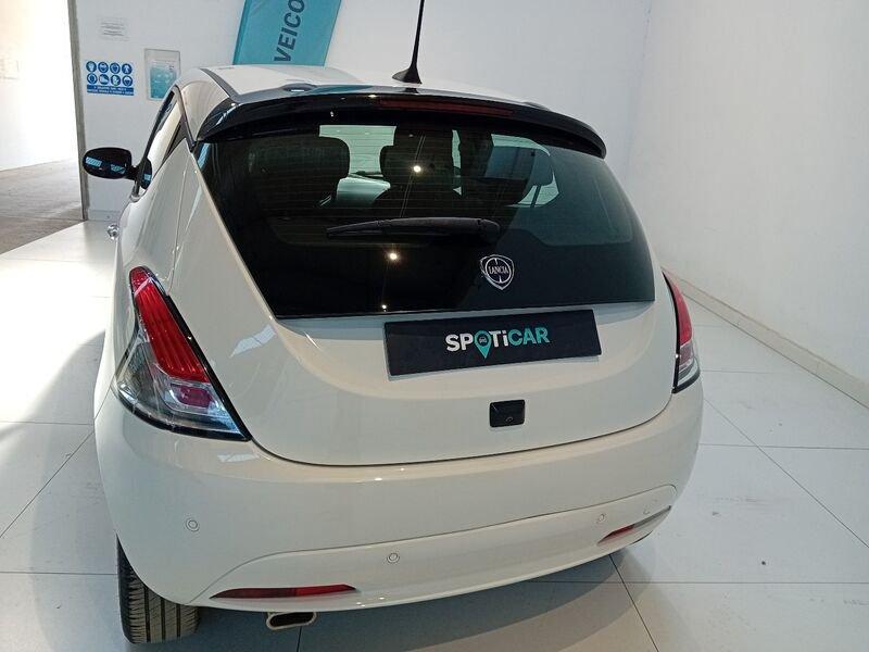 Lancia Ypsilon 1.0 FireFly 5 porte Hybrid Platino