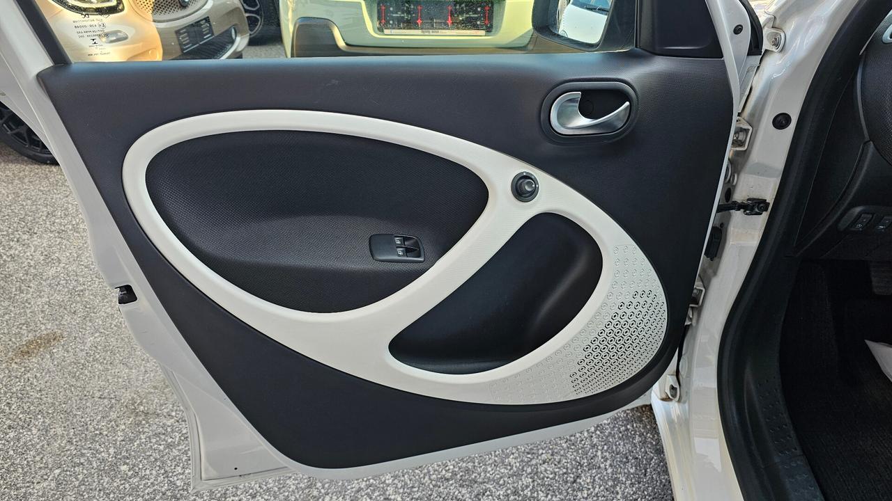 Smart ForFour 70 1.0 Passion UNIPRO' TAGL CERT LED SENSORI