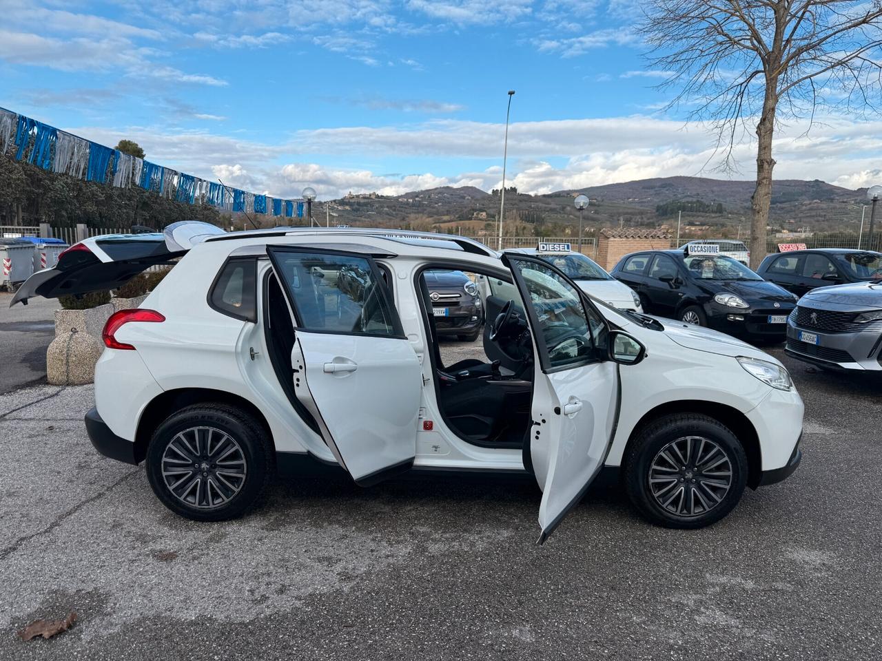 " POCHI KM " Peugeot 2008 PureTech 82 Active