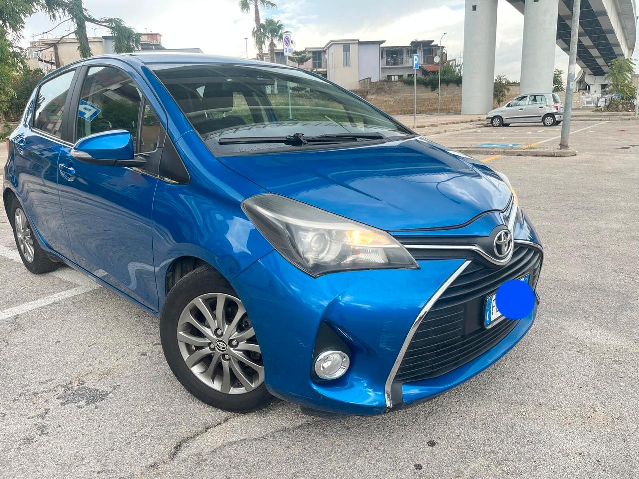 Toyota Yaris 1.0 5 porte "Lounge - navi"COME NUOVA"