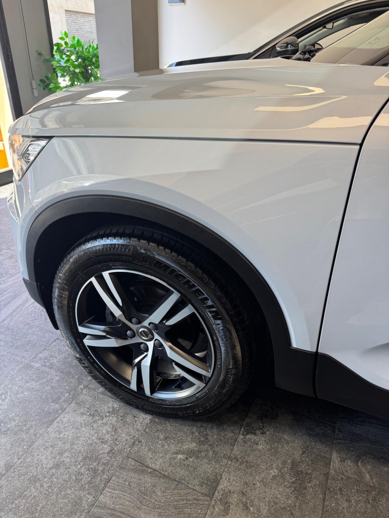 Volvo XC40 D3 2.0 150 Cv R-design Finanziabile