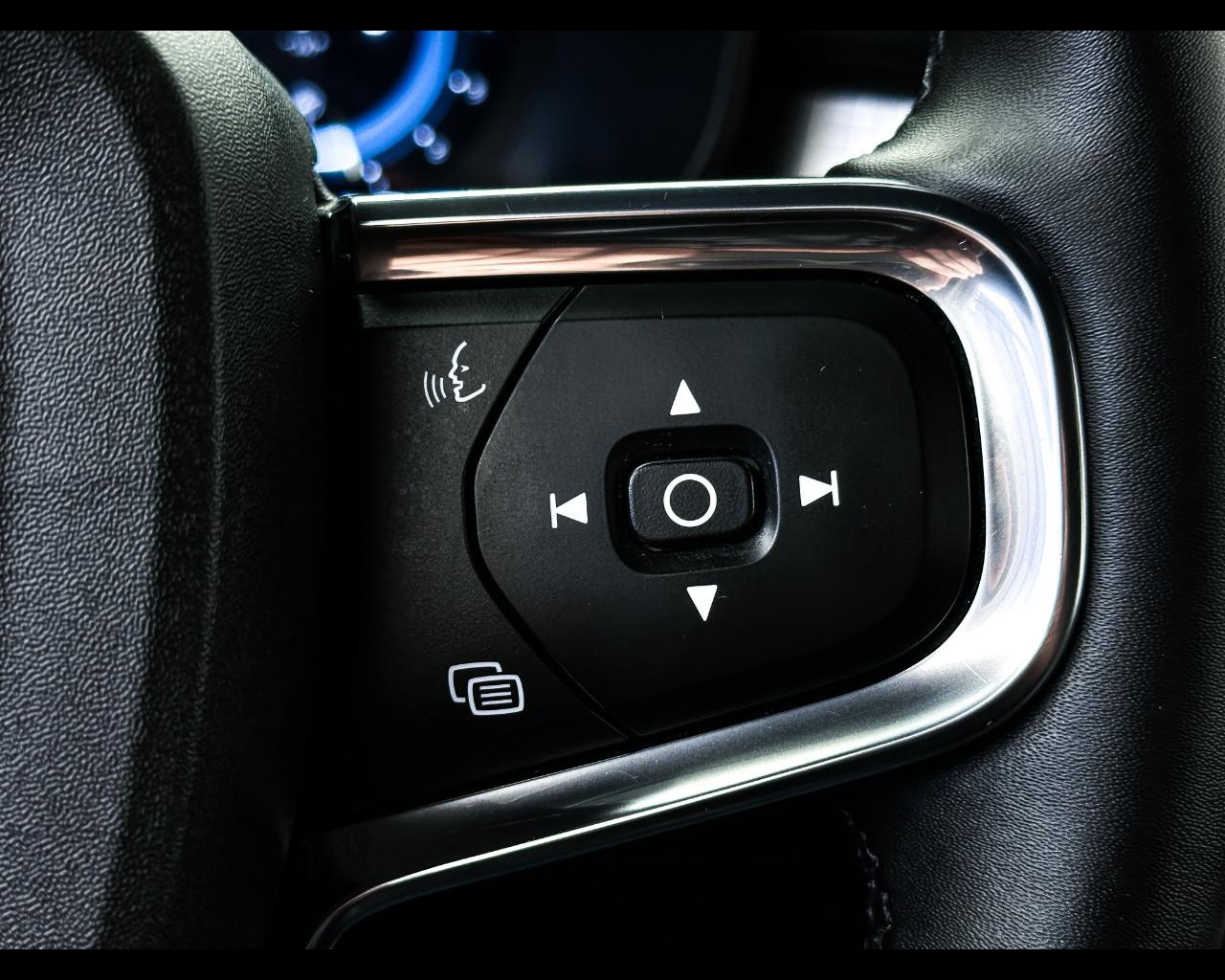 VOLVO XC40 (2017-->) - XC40 B3 automatico Core