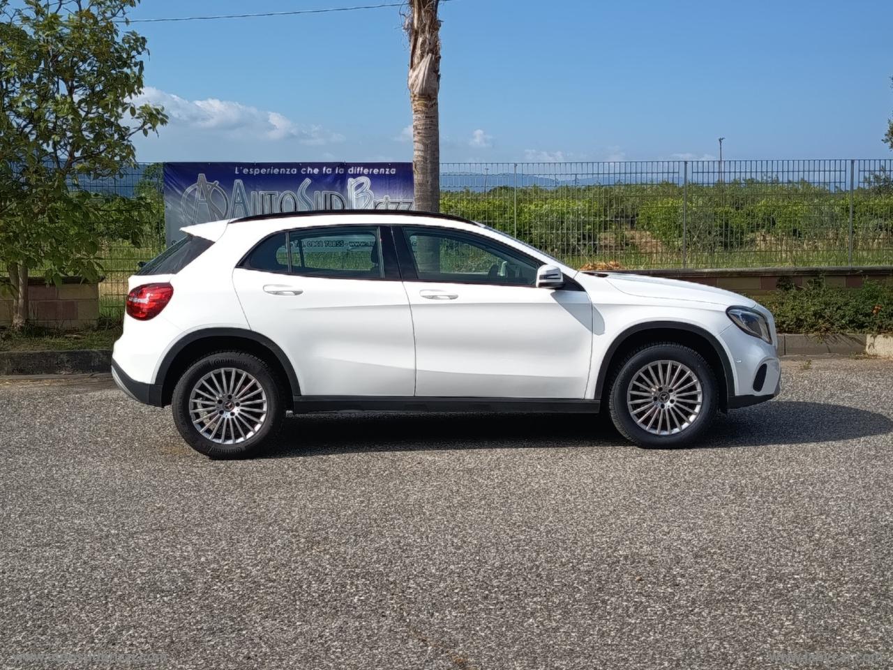 MERCEDES-BENZ GLA 200 d Automatic Business