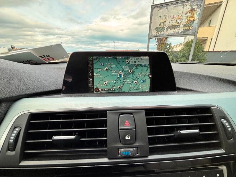 BMW Serie 3 (F30/31) 318d Touring Luxury