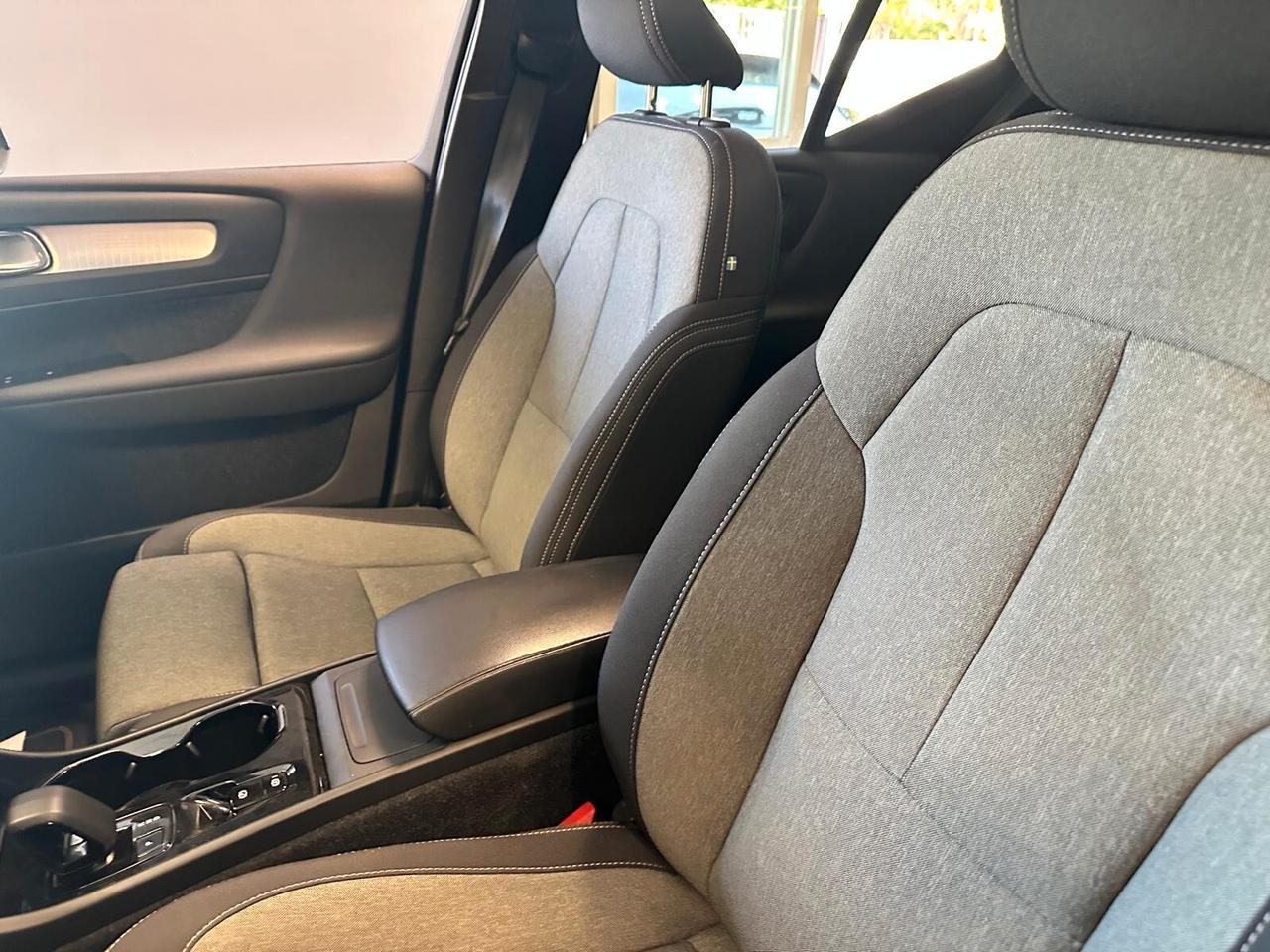Volvo XC40 B3 automatico Plus Dark
