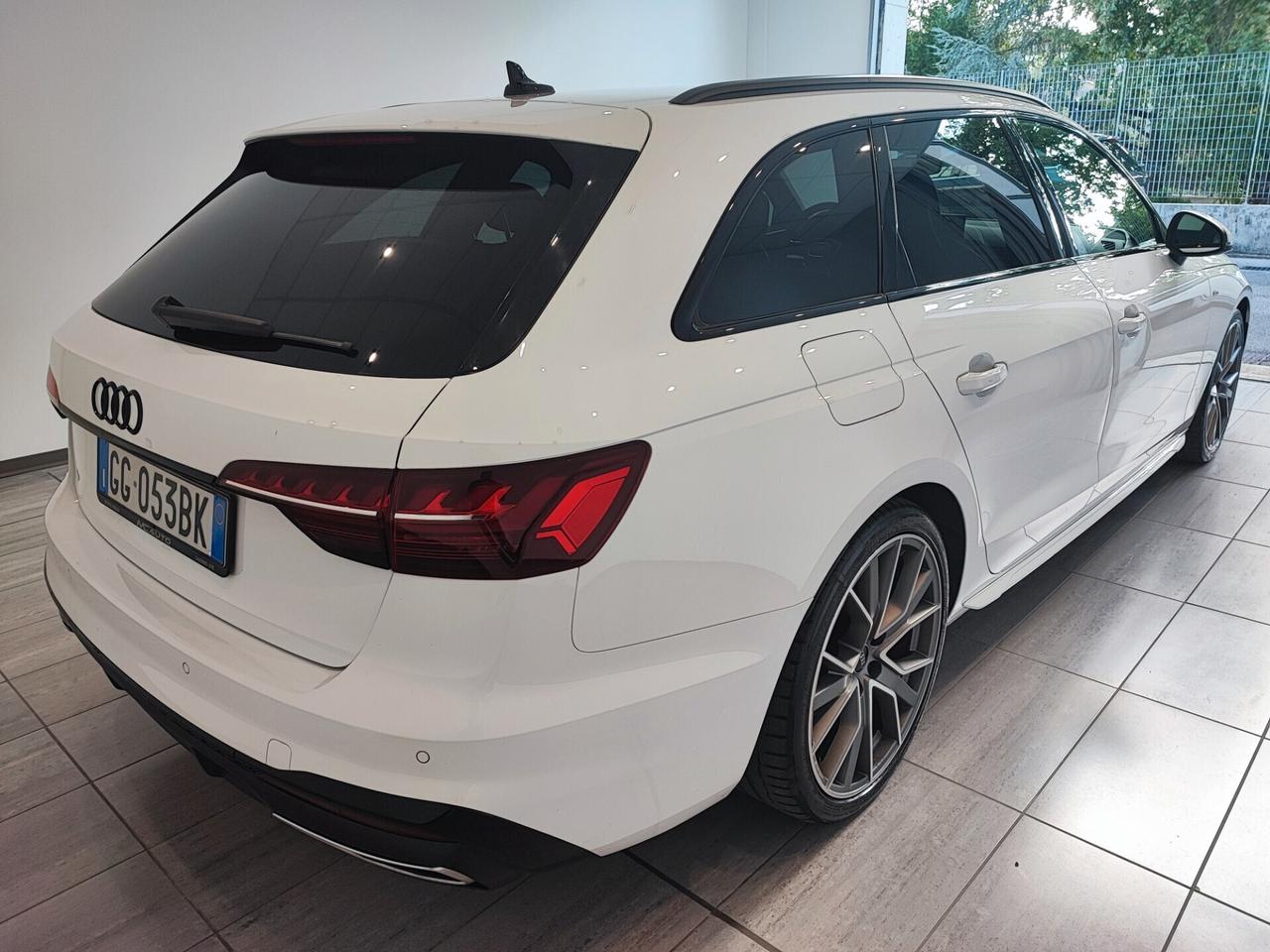 Audi A4 35 TDI S tronic line edition