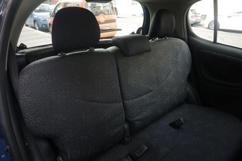 Toyota Yaris TOYOTA Yaris 1.0 16V CAT 5P SOL BLUE 48KW ANNO 2003