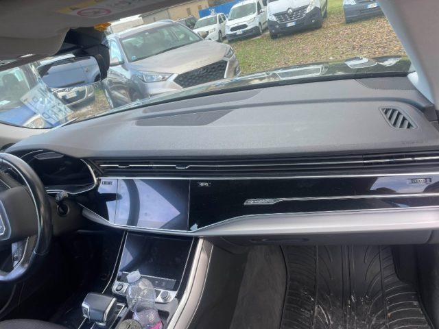 AUDI Q8 45 TDI quattro tiptronic Sport