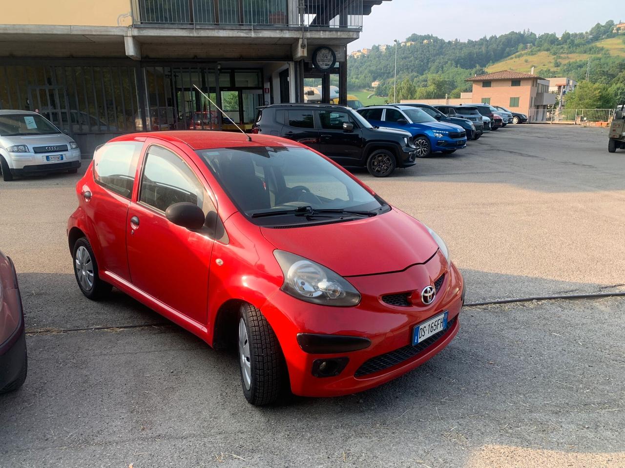 Toyota Aygo benz-5 porte neo patentati, frizione dischi e pastiglie nuovi, anno 2008, accessoriata , 196000 km