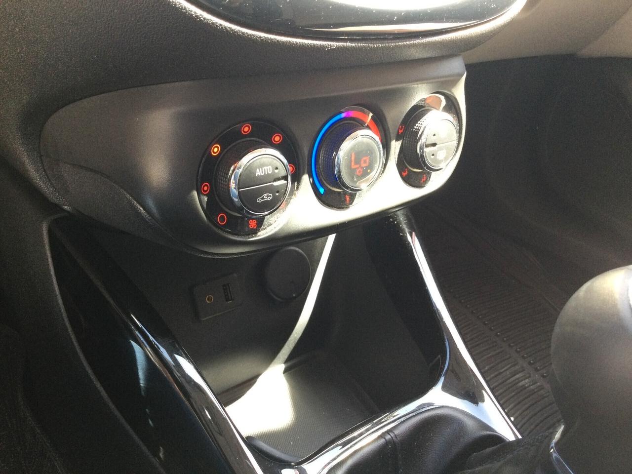 Opel Corsa 1.4 90CV GPL Tech 5 porte Cosmo