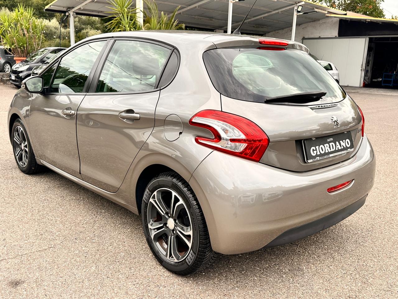 Peugeot 208 1.4 HDi 68 CV 5 porte Allure