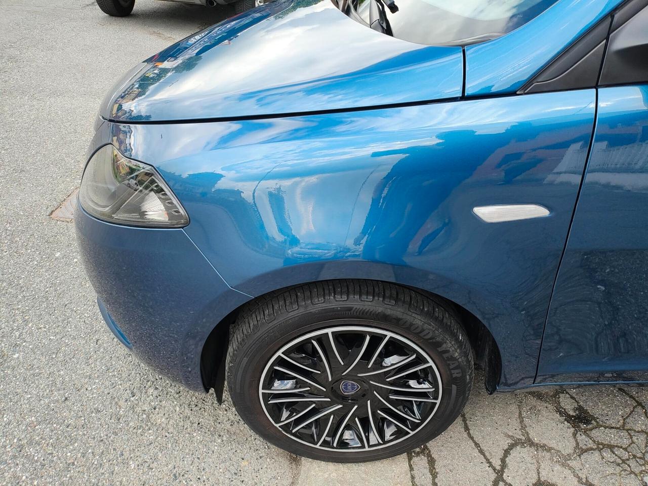 LANCIA YPSILON 1.0 HYBRID -2023