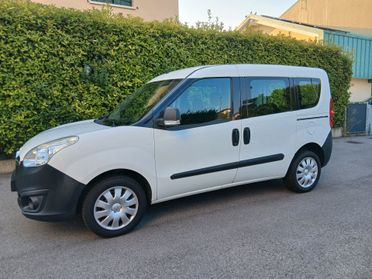 Opel Combo N1 5 posti GPL autocarro tua a € 164 mese