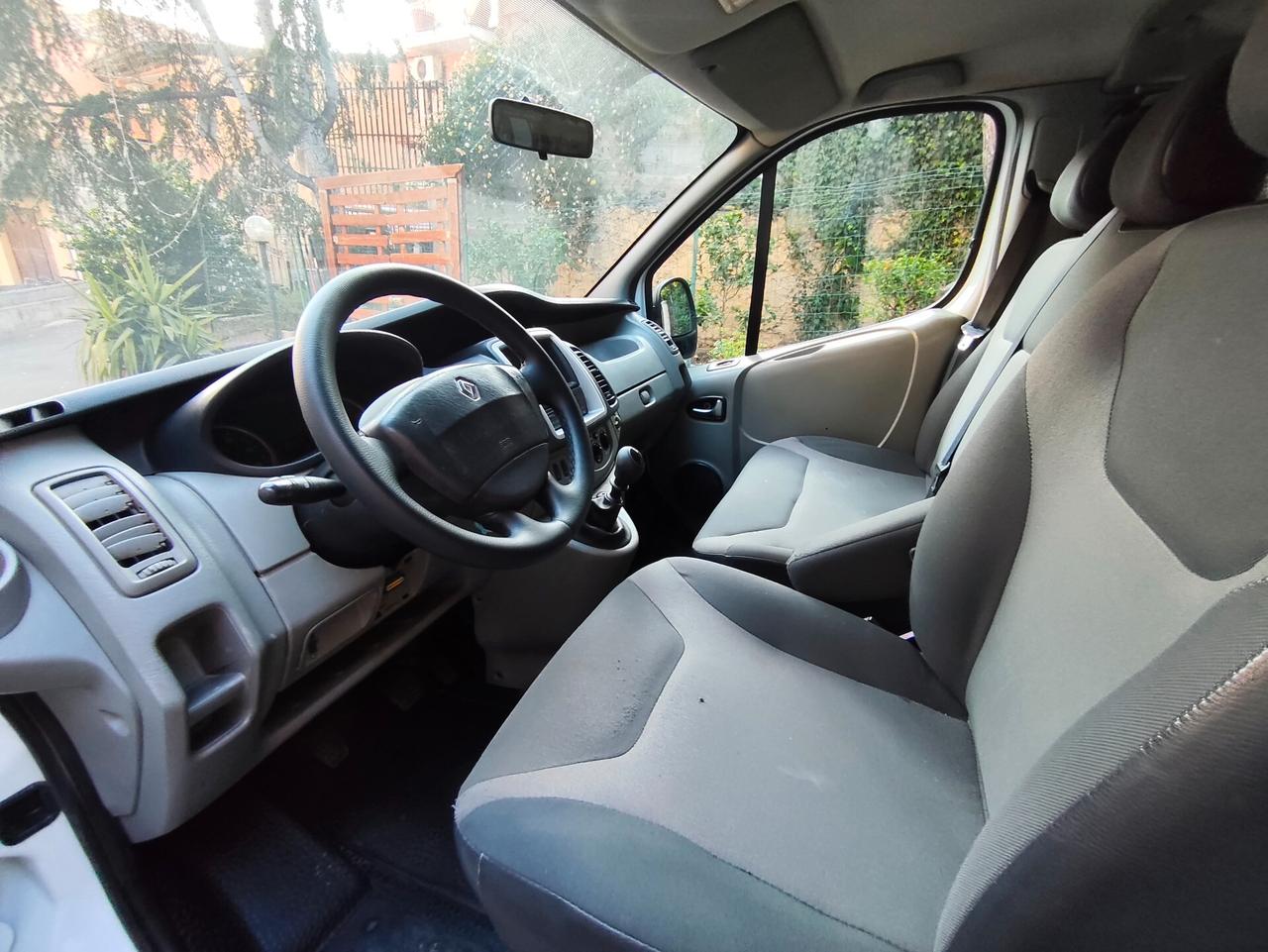 Renault Trafic T27 2.0 dCi/115 PC-TN Passenger 9 Posti