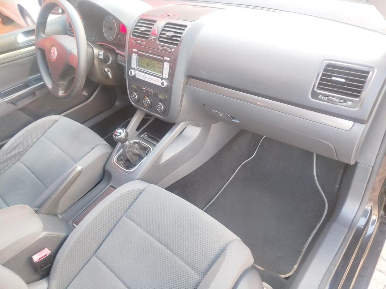 Volkswagen Golf 1.6 16V FSI 5p. Sportline