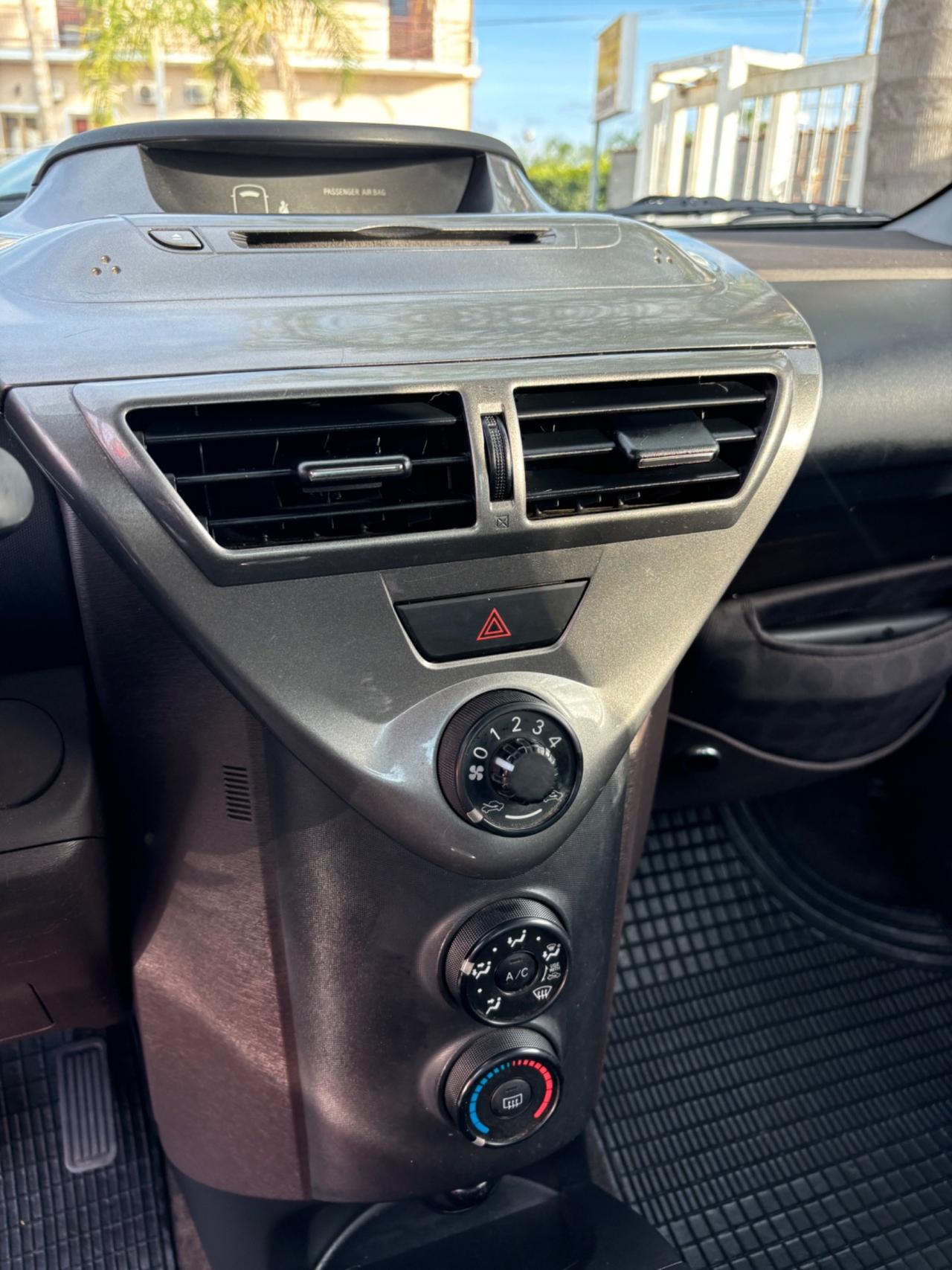 TOYOTA IQ 1.0 BENZ 68CV PERFETTA