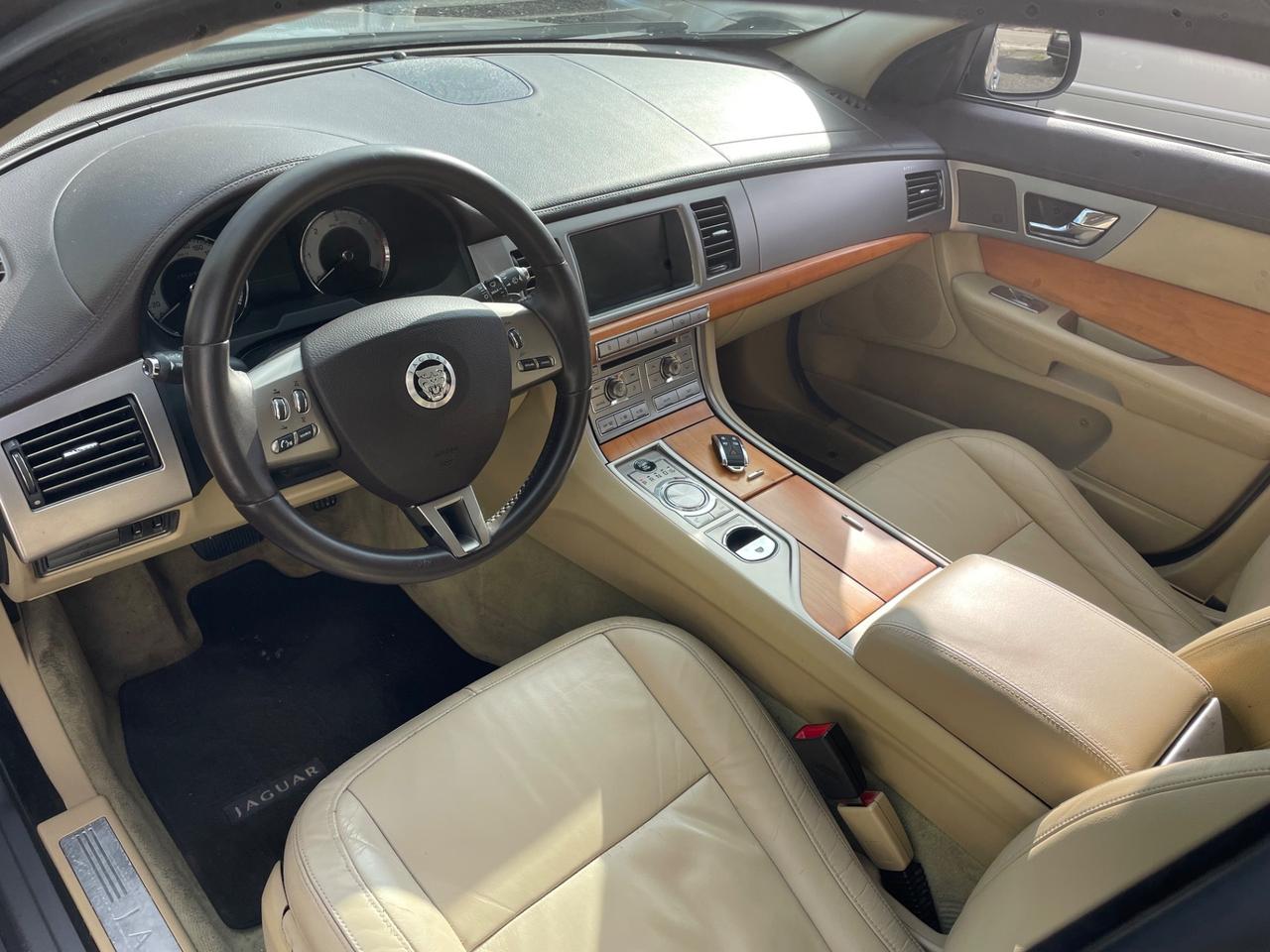 Jaguar XF 2.7D V6 Premium Luxury