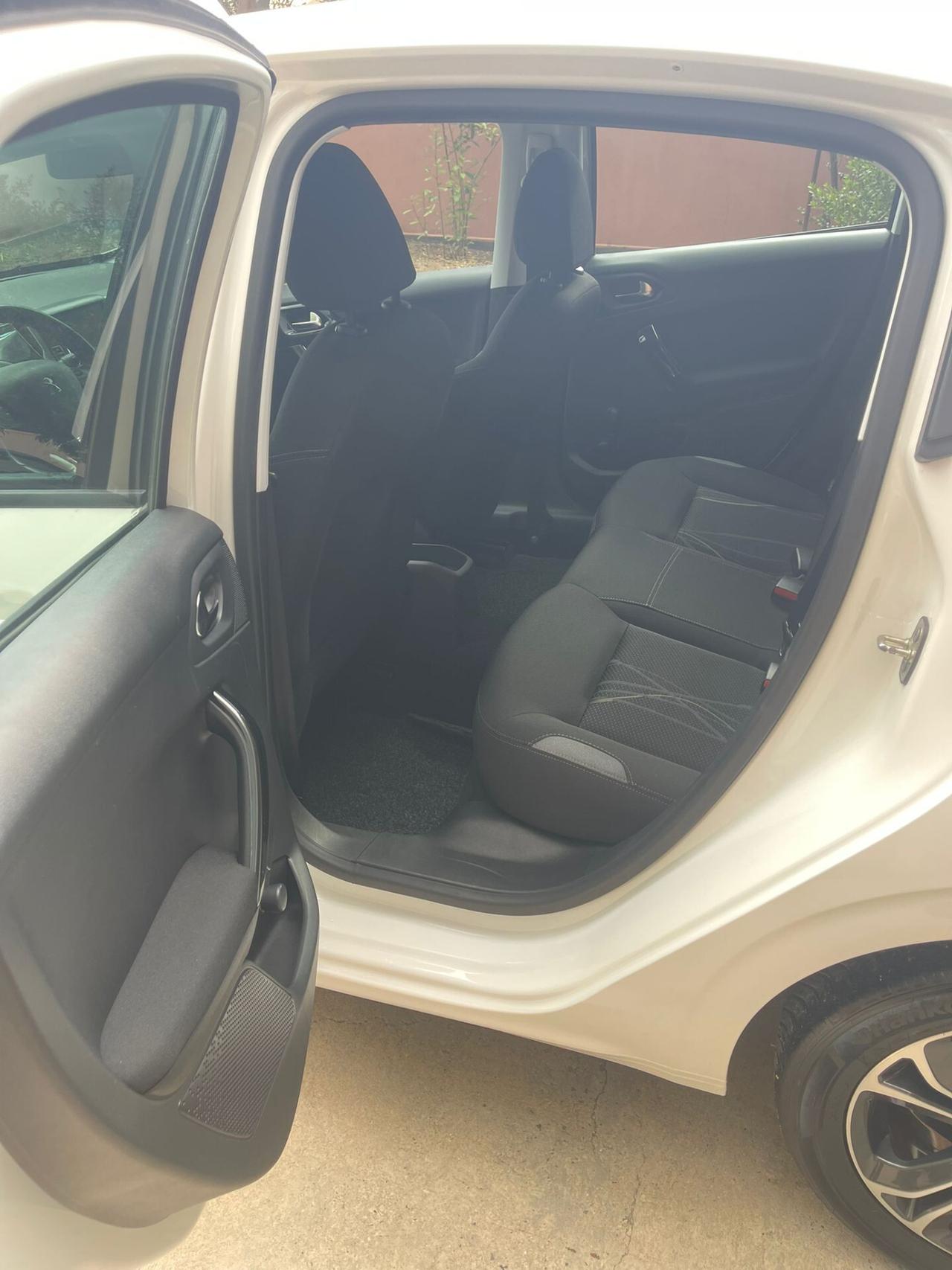 Peugeot 208 1.4 HDi 68 CV 5 porte Allure