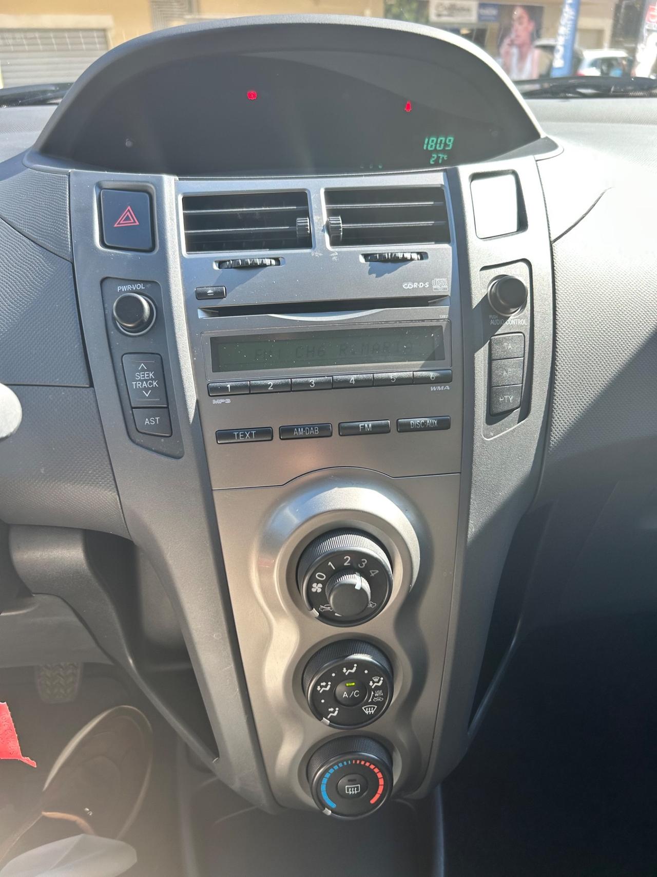 Toyota Yaris 1.0 3 porte Luxury pack